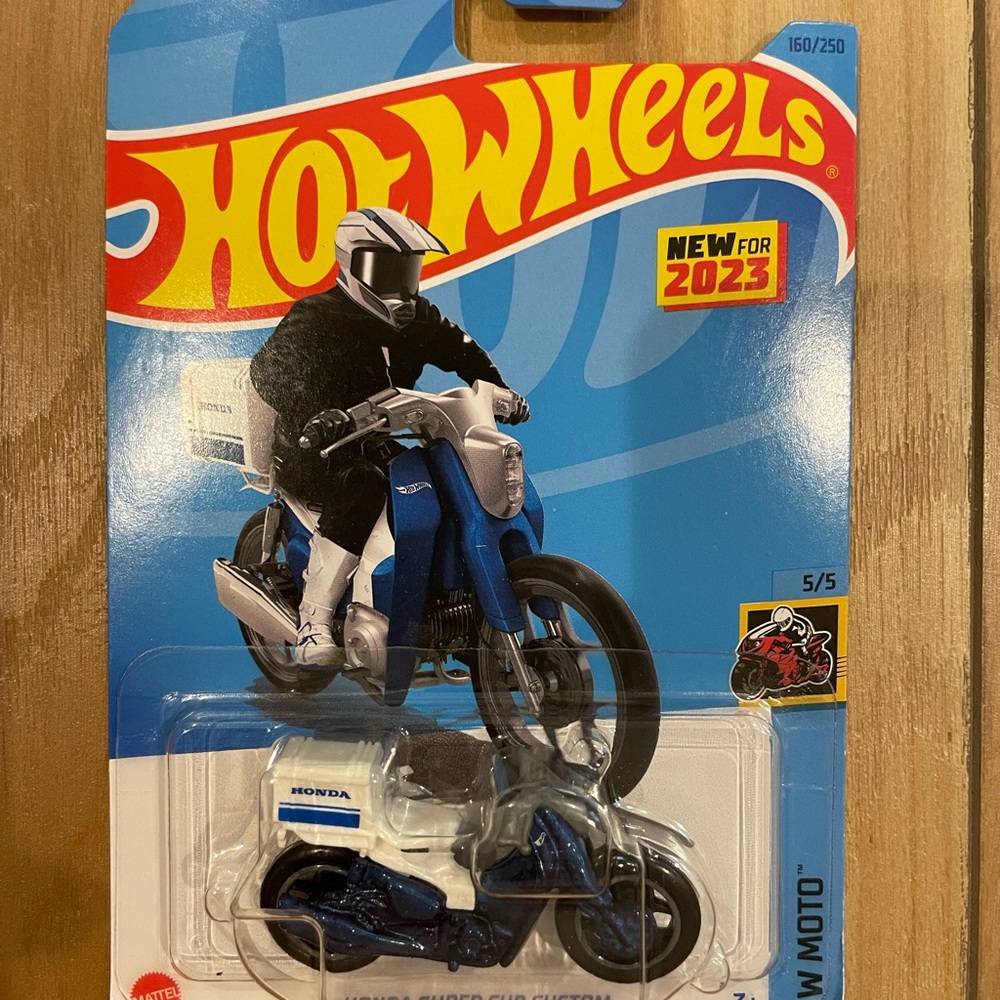NIB Hot Wheels Honda Super Cub Custom 2023 motorbike
